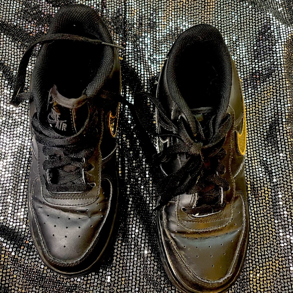 Used black Nike unixes. Size 5.5. 24 cm